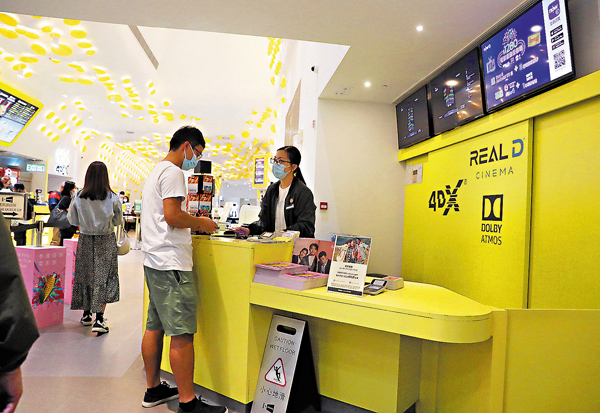 ●陳肇始表示，要求市民打針才能到訪某些場所對香港社會來說非新事物，認為下一步可擴展到戲院或健身室等場所。 香港文匯報記者  攝