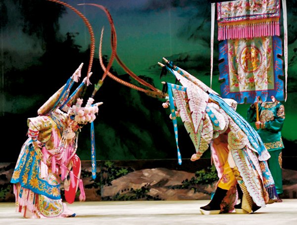 ●生旦演繹翎子功。