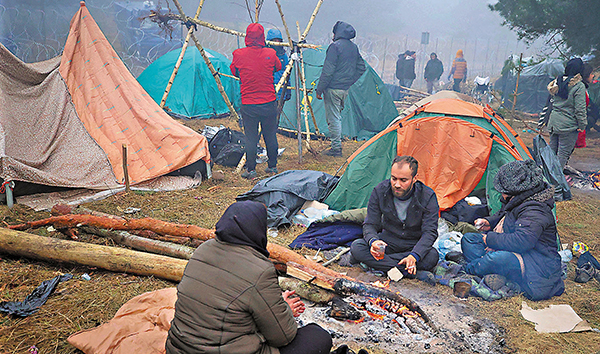 ●大批難民滯留在波蘭與白俄羅斯邊境。 美聯社