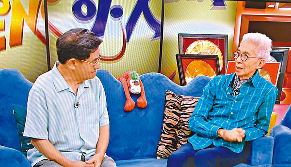 ●鄭國江(左)與Sunny哥哥話當年。