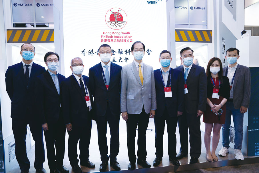●中聯辦港島工作部副部長楊成偉、中聯辦青年工作部副部長宋來主禮香港青年金融科技協會創立儀式。