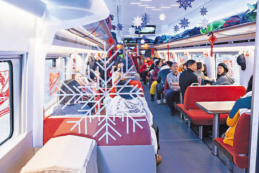 ●京張高鐵於2019年12月通車，車廂內充滿冬奧元素。 作者供圖
