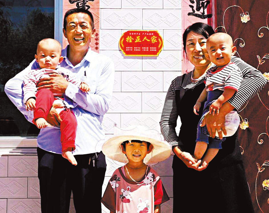 ●當地農民鉚足勁繼續向前奔。 受訪者供圖