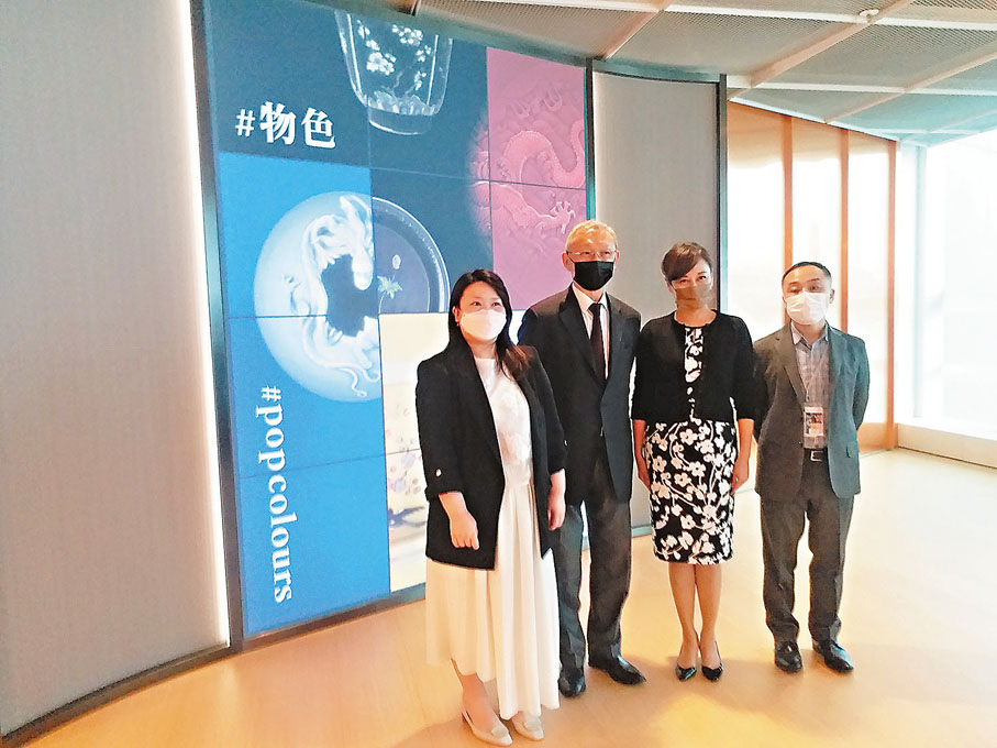 ●左起：香港藝術館一級助理館長（中國文物）麥詠雯、敏求精舍會員鍾棋偉、香港藝術館總館長莫家詠及香港藝術館館長（中國文物）鄭煥棠介紹展覽內容。朱慧恩 攝