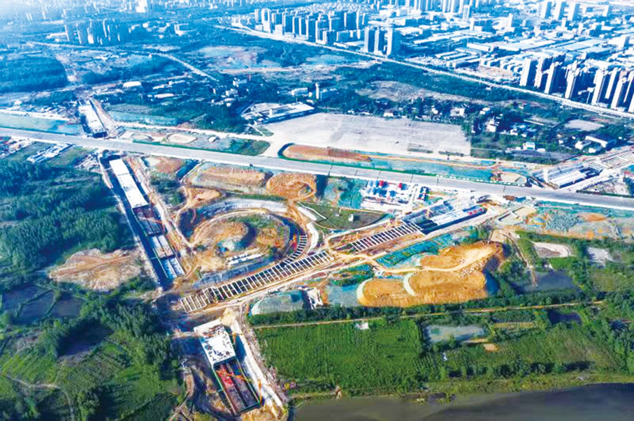 ● 建設中的駱崗生態公園。