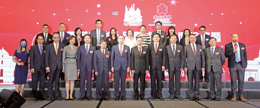 ● 「香港離岸人民幣中心年度論壇暨人民幣業務傑出大獎2021」一眾與會嘉賓與得獎代表合照