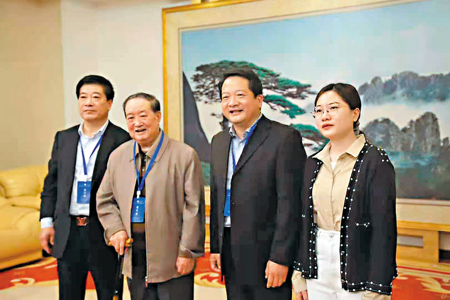 ●西園喉科三代傳承人（左起）鄭公望、鄭鐸、鄭園、鄭辛夷。