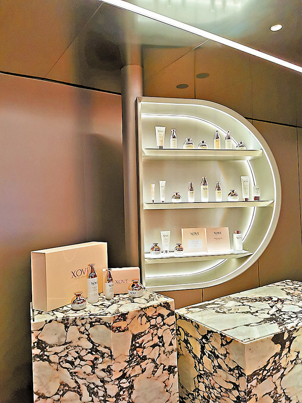 ●走進中心內，品牌相關護膚產品一目了解。