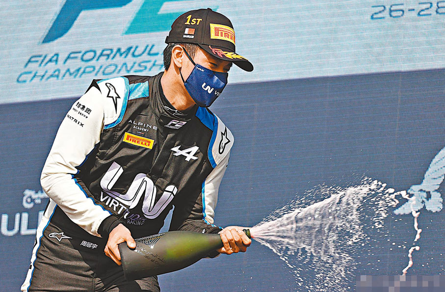 ●周冠宇3月拿到首個F2正賽的冠軍。  微博圖片