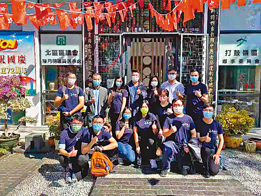 ● 香港十大傑出大專學生考察團到訪打鼓嶺鄉事委員會。 協會圖片