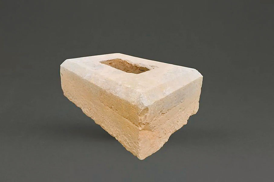 ●《豆盧恩碑》碑座