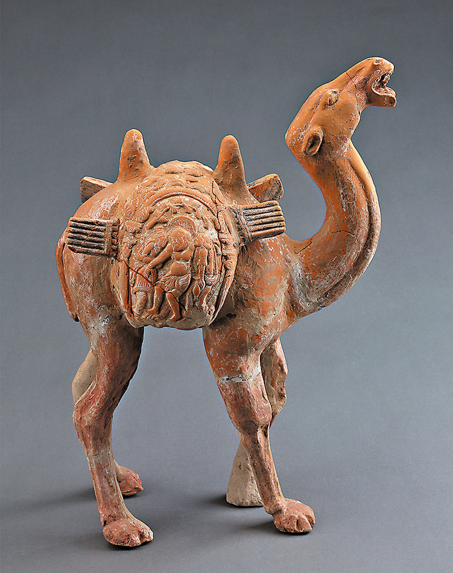 ●豆盧整墓出土的罕見酒神馱囊駱駝。