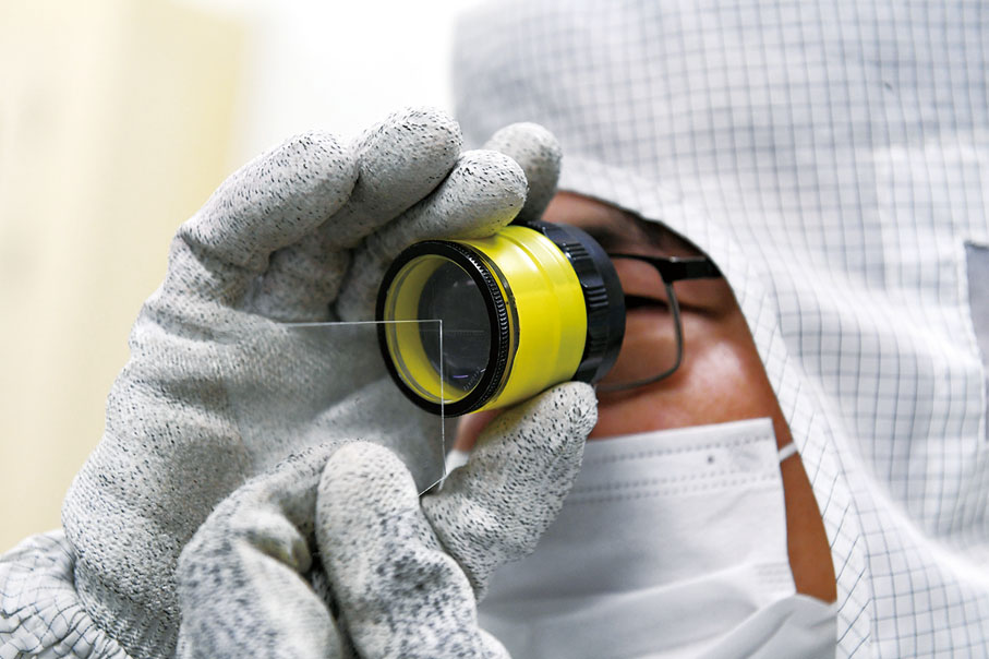 ●合肥新站區彩虹玻璃生產的液晶基板玻璃。