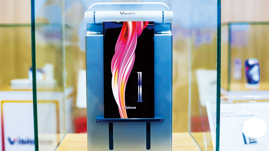 ● 維信諾12.3柔性AMOLED動態捲曲終端。