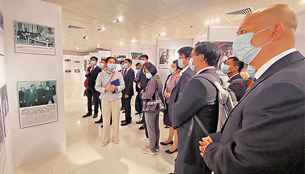 學員參觀外交部駐港特派員公署。