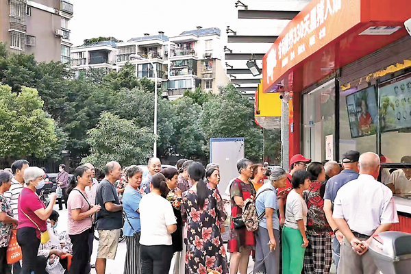 ● 林金斌表示，三家門店開業後受到消費者熱捧，令其信心滿滿。