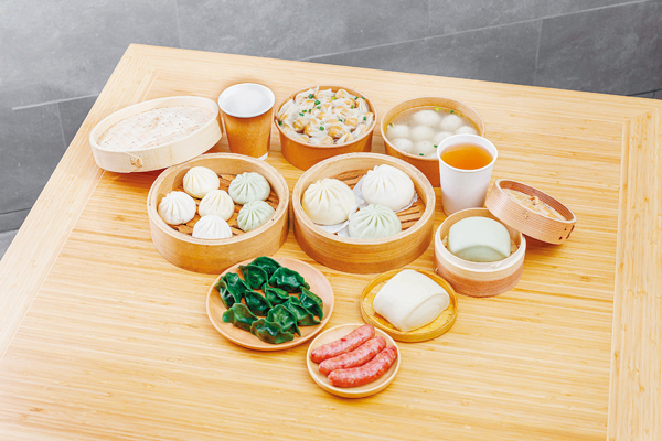 ● 健康輕食營養中餐，餐食結構以蒸煮撈為主。