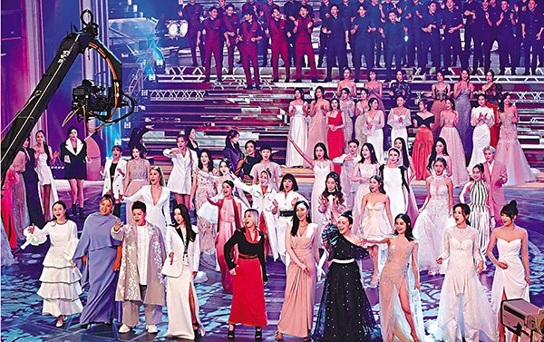 ●一班TVB藝員聯同歌手們同台演出。