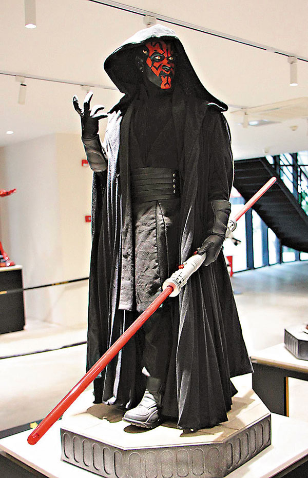 ●經典手辦雕像。