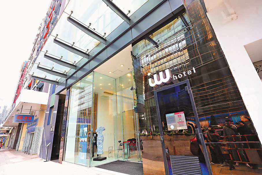 ●觀塘酒店式過渡房屋「德薈」，為輪候公屋三年或以上之雙職已婚人士，提供面積由 147 平方呎至 185 平方呎的雙人單位。香港文匯報記者  攝