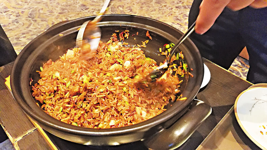 ●香葱鮑魚砂鍋焗飯 