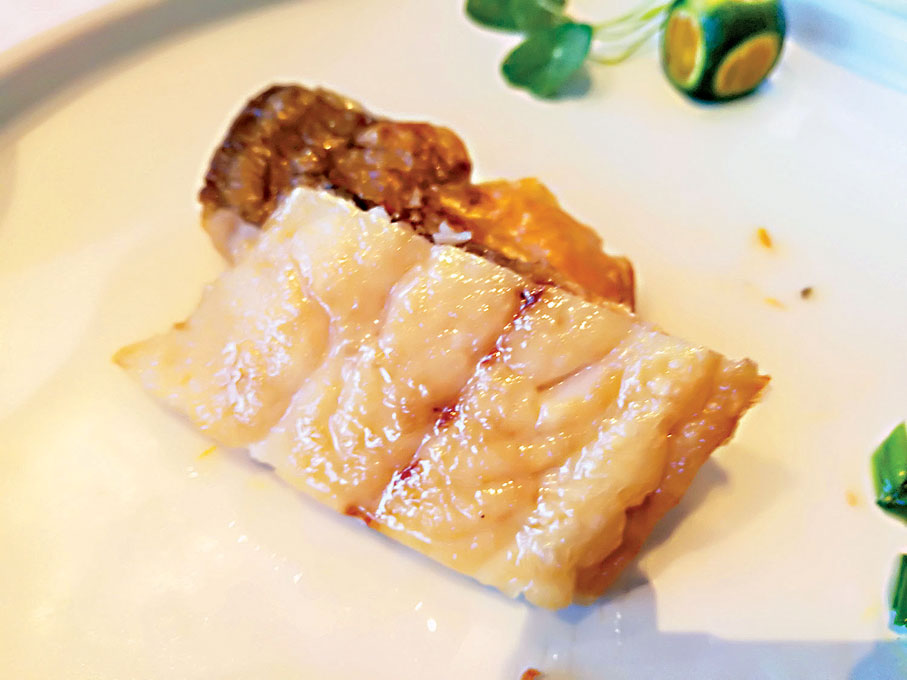 ●必食傳統招牌菜式包括焦糖黑毛豬叉燒、香葱海鹽煎馬友。