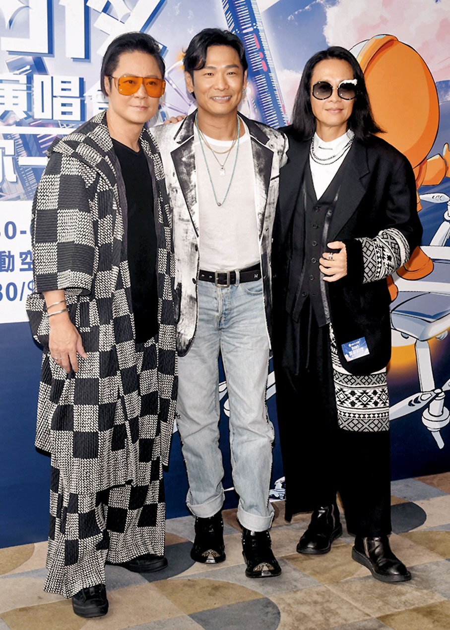 ●蔡一傑（左）、蔡一智表示未知會否跟杜德偉（中）同台合唱。