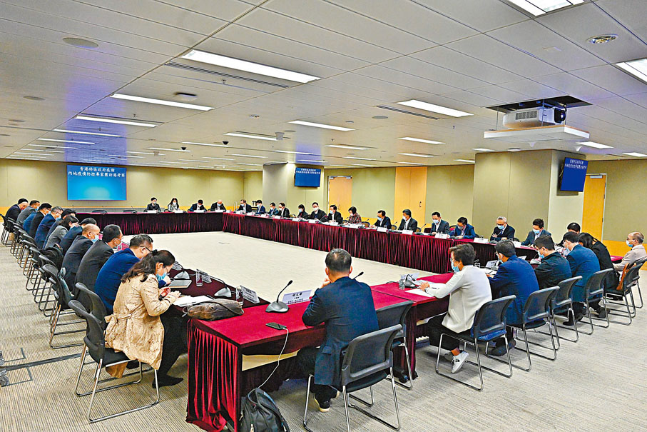 ●李家超主持兩地專家總結工作會議，指考察對正常通關起了十分積極和建設性的作用。