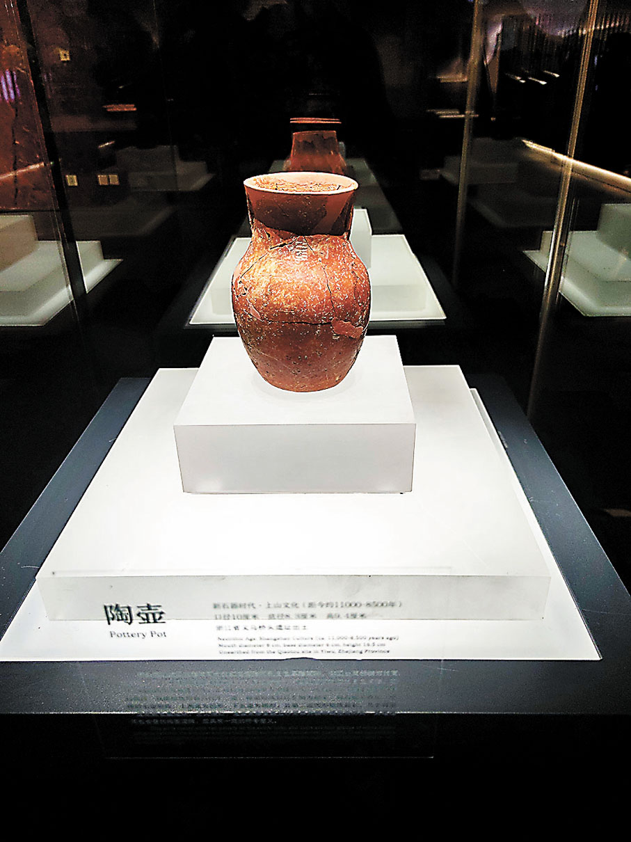 ●上山文化陶壺。