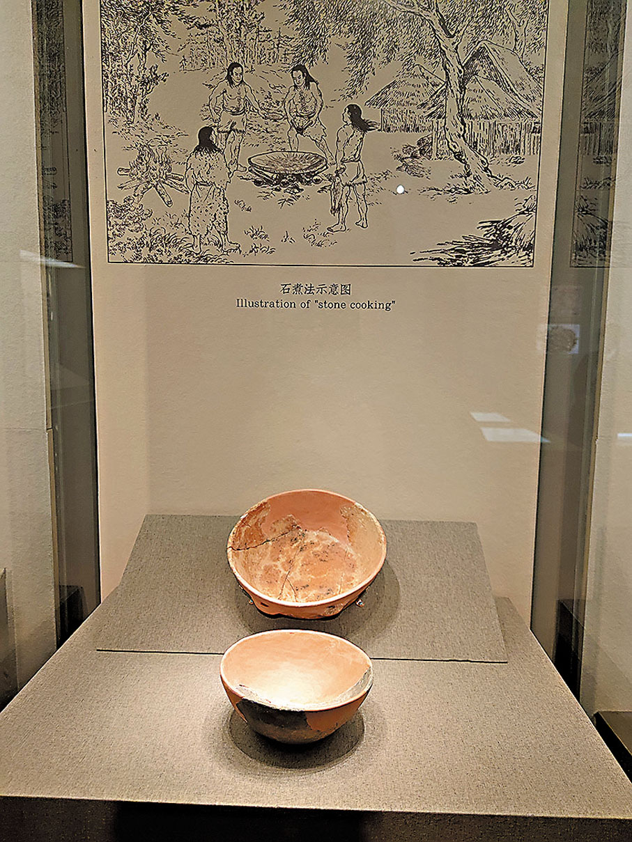 ●上山文化陶盆。