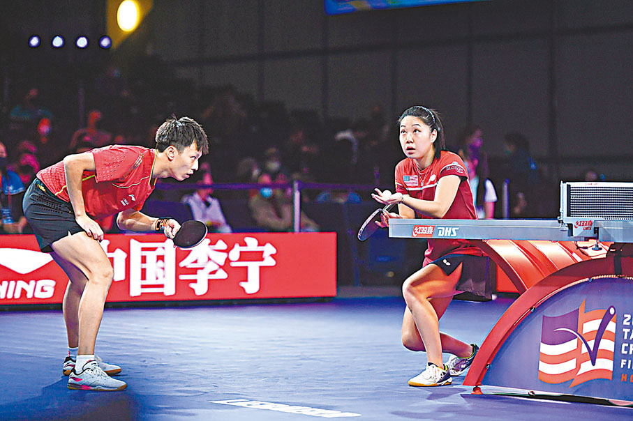 ●林高遠（左）和張安在比賽中。新華社