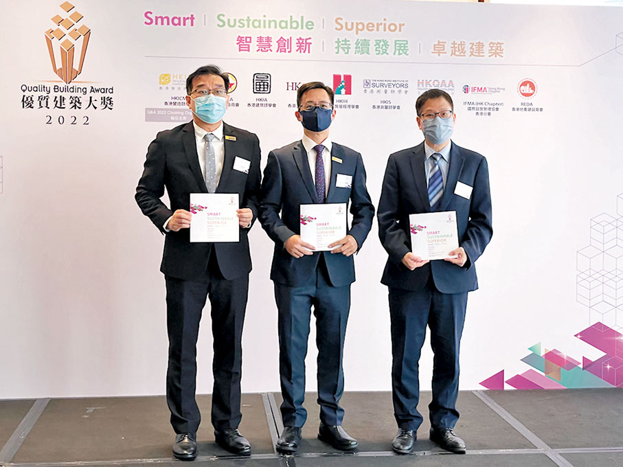 ● 鄧智宏（中）稱本屆特新增兩項特別大獎，鼓勵行業創新思維，為業界增添新元素，推動業界發展。黎梓田 攝