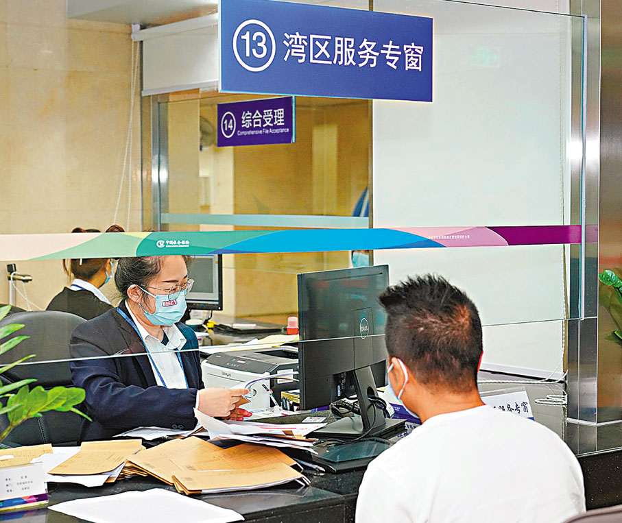 深圳市社保局開設的「灣區服務專窗」。 香港文匯報記者郭若溪  攝