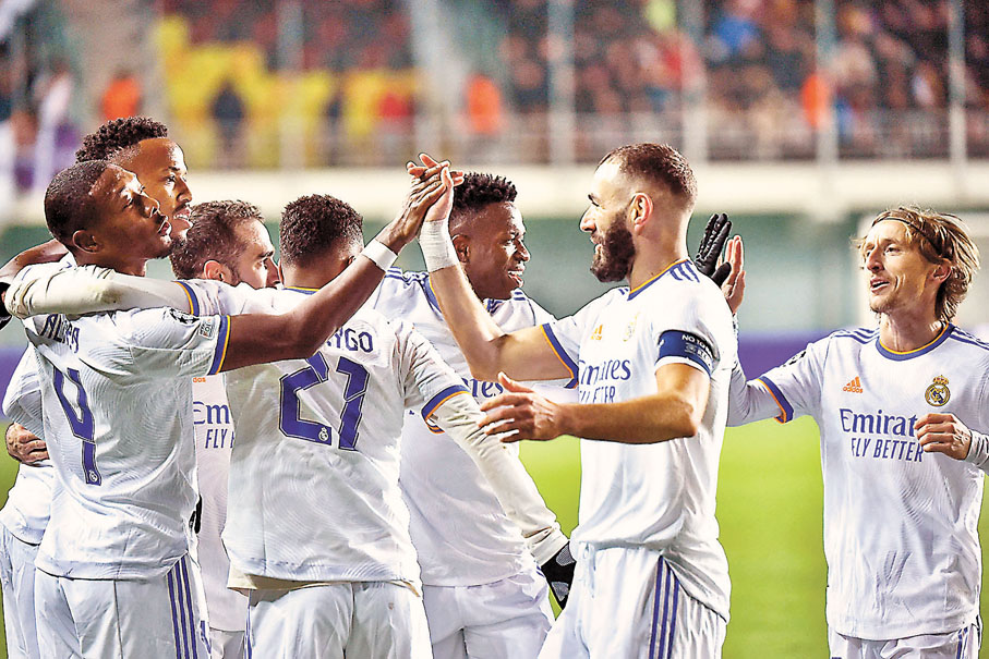 ●阿拉巴(左)與賓施馬(右二)今仗為皇馬各建一功。法新社