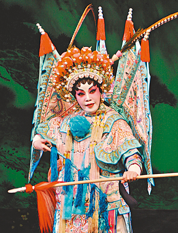 ●尹飛燕演古裝戲《三看御妹》。