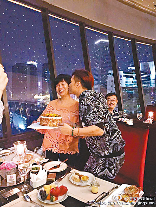 ●軒仔心底其實十分愛錫媽咪。