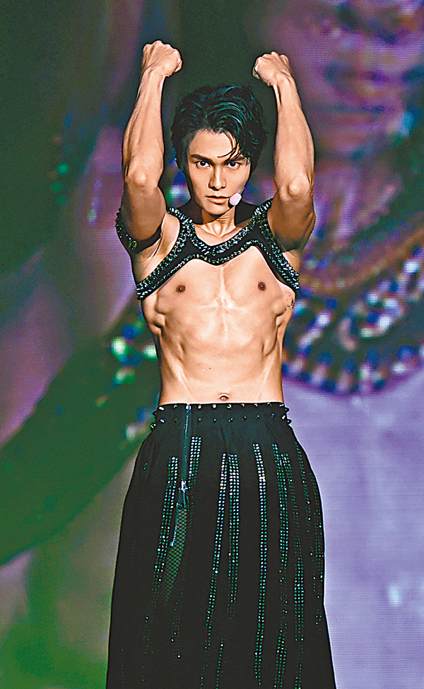 ●胡鴻鈞一身肌肉沒令粉絲失望。