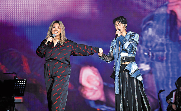 ●胡鴻鈞跟鄭欣宜相識多時。