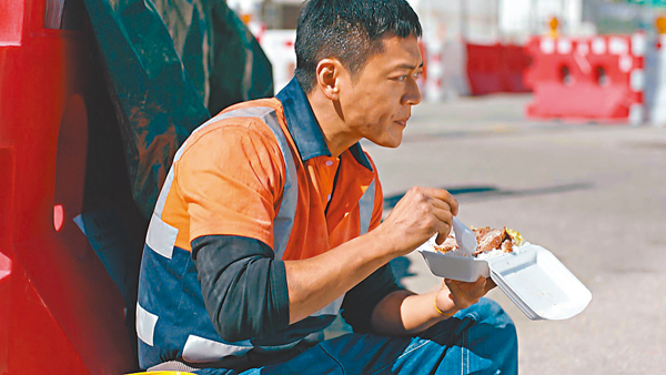 ● 張振朗今次的角色要打好多份工。