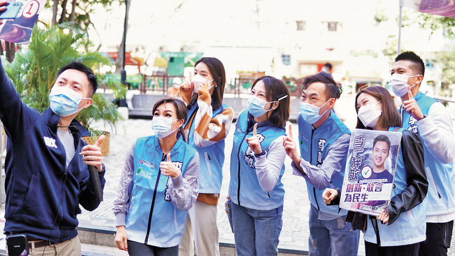 ●李梓敬（左一）請來KOL為他打氣。李梓敬fb圖片