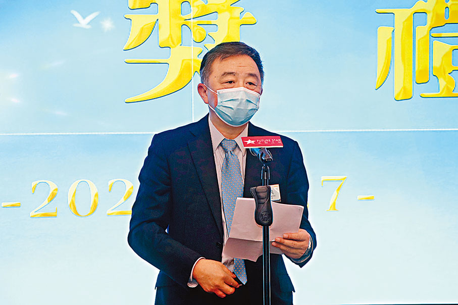 ● 姜亞兵冀同學多參加到內地學習交流的活動,真正成為服務香港、建設國家的「未來之星」。香港文匯報記者 攝