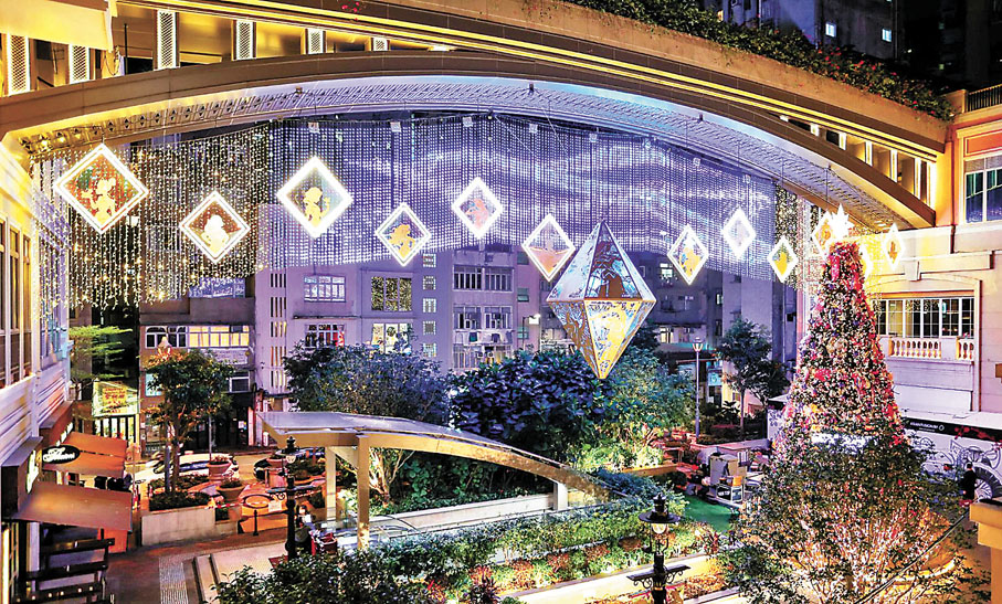 ●灣仔利東街化身璀璨閃亮大道，以迪士尼為主題的炫彩燈飾派對帶來節日的喜慶。