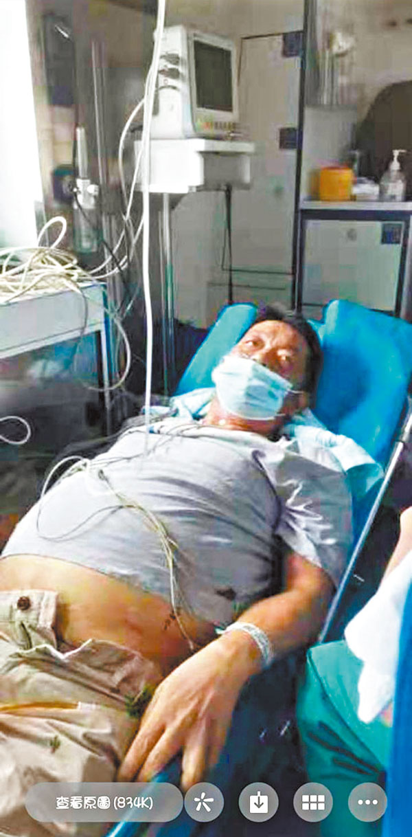 ● 抵埠香港時，黃潤全腹脹嚴重，但仍清醒。受訪者供圖