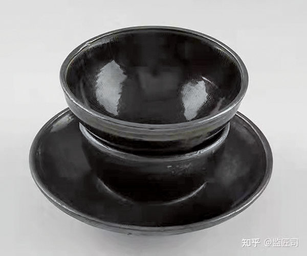 ■南宋 黃渙墓出土的扣銀描金黑漆托盞