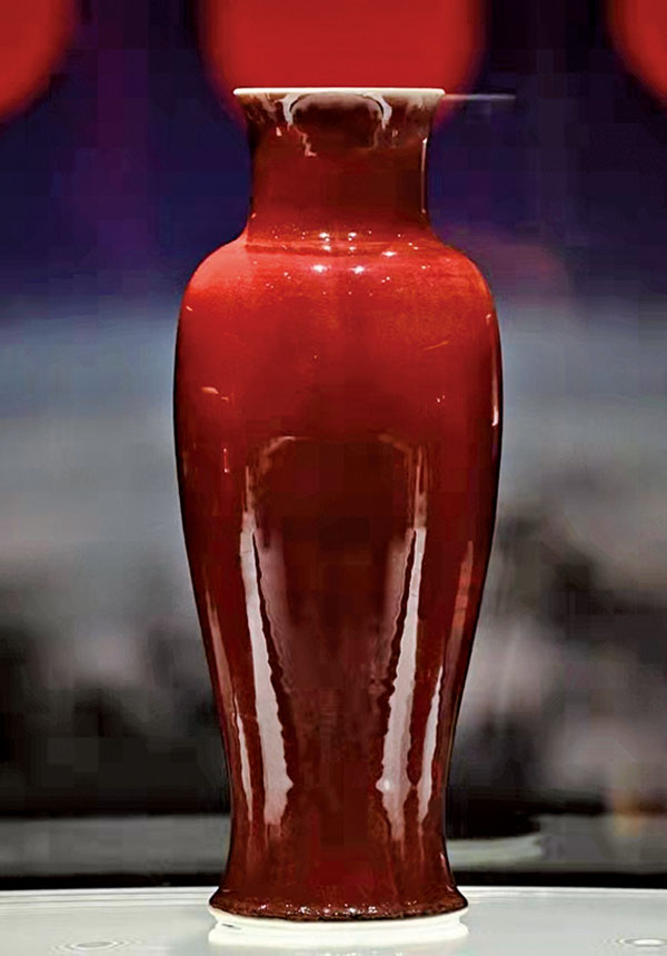 ■鍾棋偉捐贈的康熙 郎紅釉觀音尊