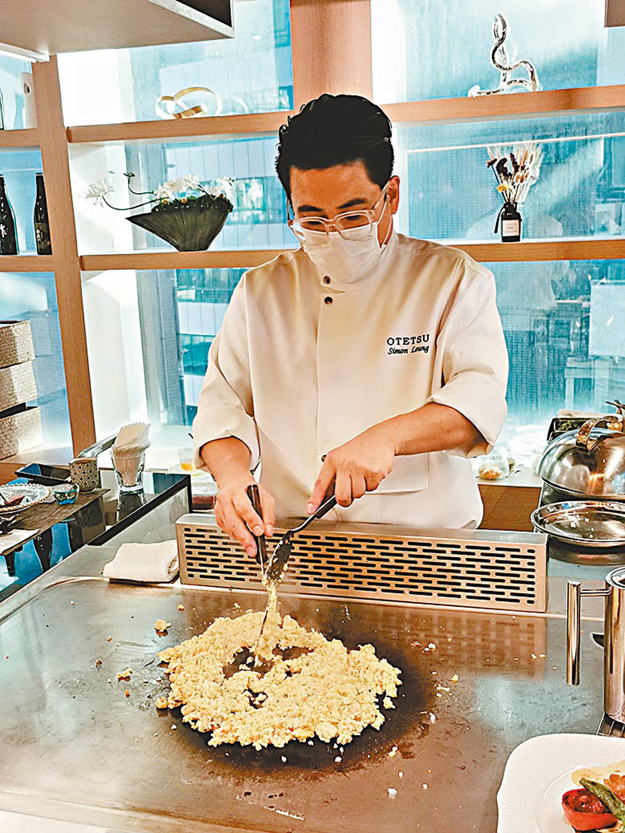 ●擁有15年經驗鐵板主廚Simon，根據季節不定時變更，創新多變的西日料理。