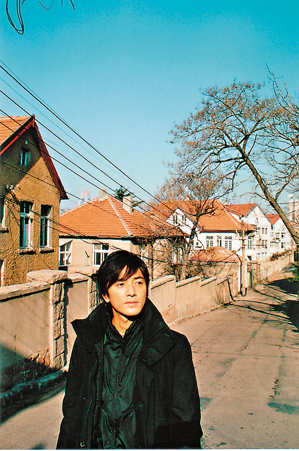 ●鄭伊健飾演畫家。