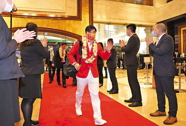 ●體操吊環冠軍劉洋抵達香港酒店。新華社