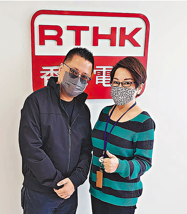● 導演梁樂民接受車淑梅訪問，並親解梅姐歌迷提問。