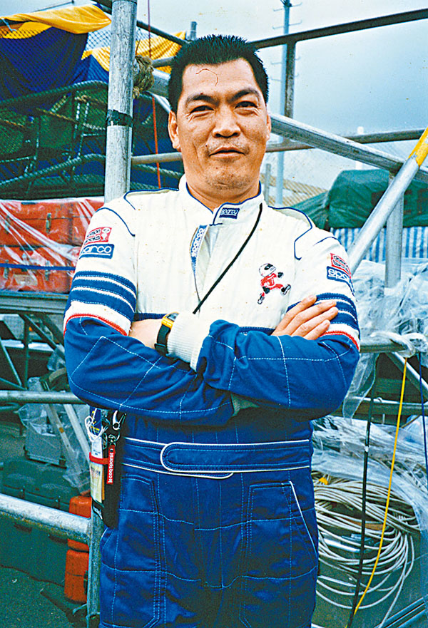 ●綽號「大傻」的已故藝人成奎安生前熱愛賽車運動。資料圖片